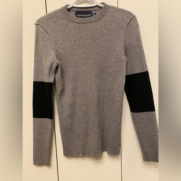 Calvin Klein sweater size S - Picture 3 of 9